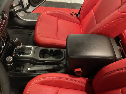 Used 2024 Jeep Wrangler Unlimited w/ Convenience Group AWD/4WD image 35