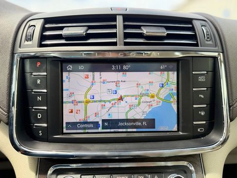Used 2020 Lincoln Continental Reserve w/ Luxury Package FWD image 29