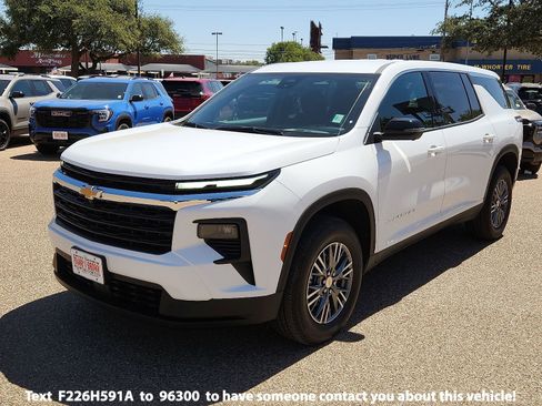 Used 2024 Chevrolet Traverse LS w/ LPO, Floor Liner Package FWD image 1