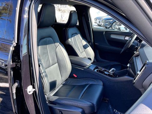 Used 2023 Volvo XC40 B5 Plus w/ Driver Assist Package image 8