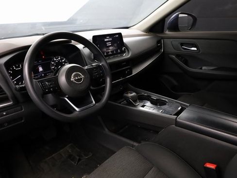Used 2023 Nissan Rogue SV image 9