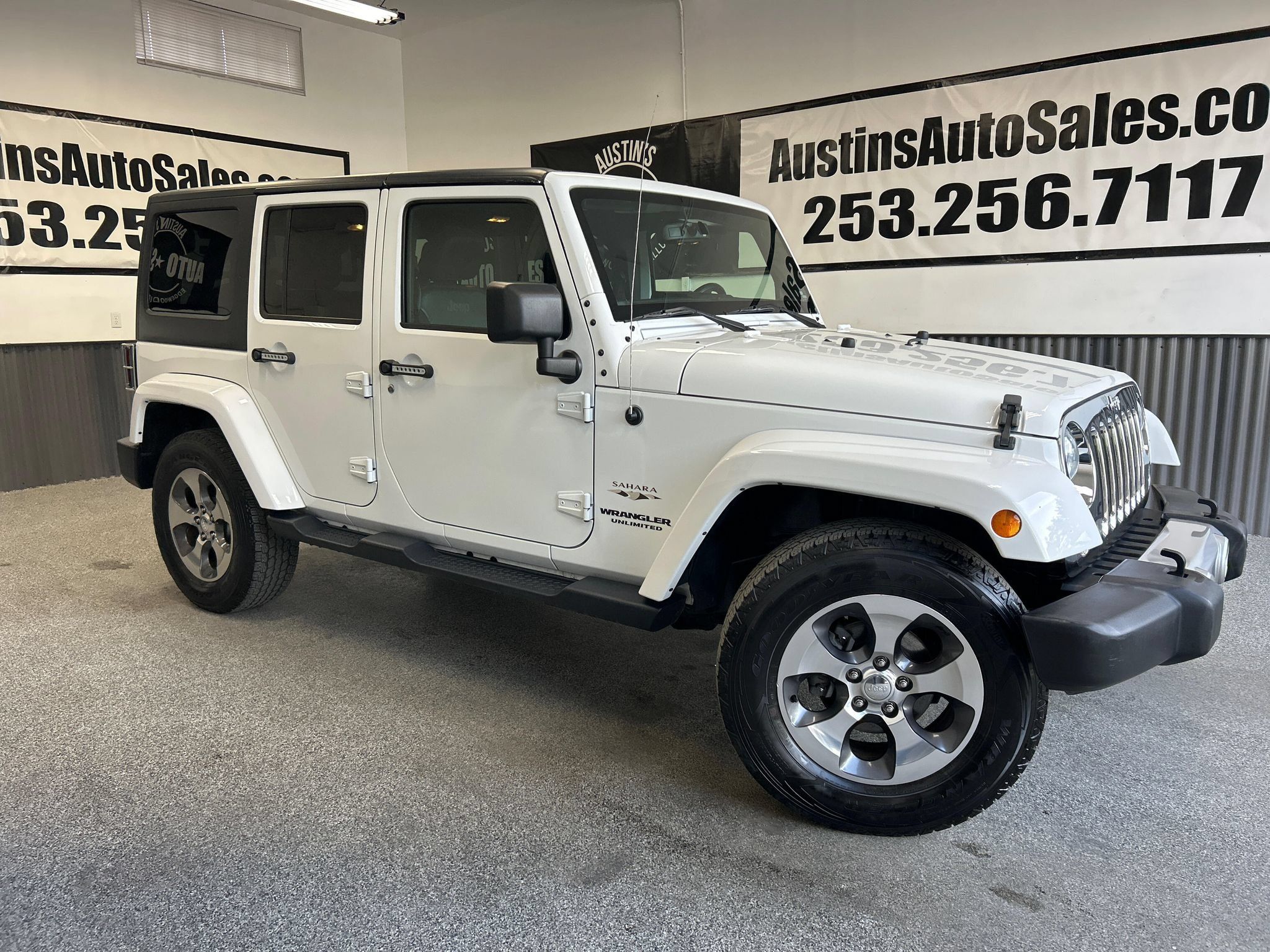 Used 2017 Jeep Wrangler Unlimited Sahara AWD/4WD image 1