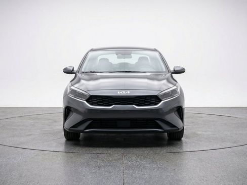 Used 2025 Kia K4 FWD image 2