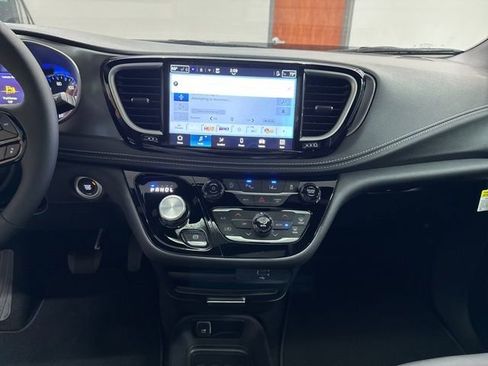 New 2026 Chrysler Pacifica Select w/ S Appearance Package image 28