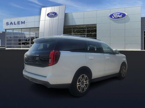 Certified 2025 Ford Expedition Active AWD/4WD image 3