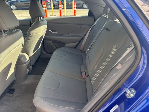 Used 2025 Hyundai Elantra SEL image 25