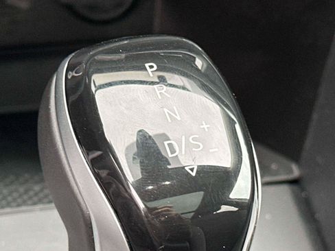 Certified 2022 Volkswagen Taos SE w/ Panoramic Sunroof Package image 27