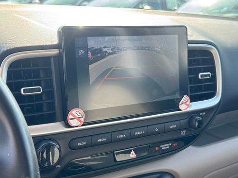 Used 2024 Hyundai Venue SEL FWD image 19