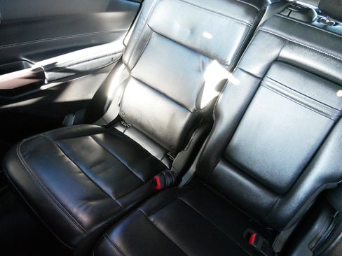 Used 2020 Ford Explorer XLT w/ Equipment Group 202A image 12