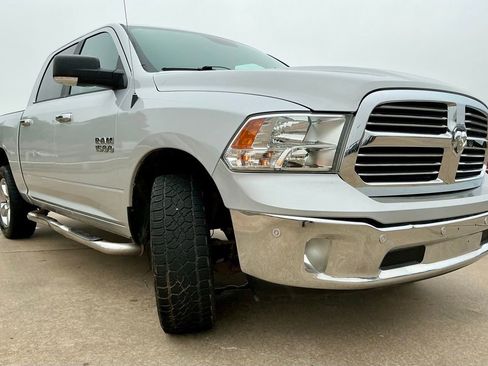 Used 2018 RAM 1500 SLT AWD/4WD image 3