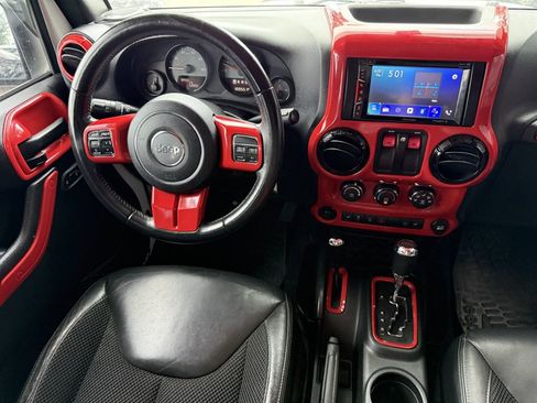 Used 2017 Jeep Wrangler Sahara AWD/4WD image 19