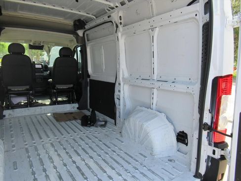 Used 2025 RAM ProMaster 2500 w/ Convenience Group FWD image 18