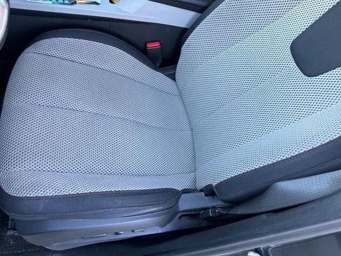 Used 2017 Chevrolet Equinox LT w/ Convenience Package image 11