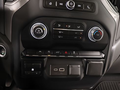 Used 2023 Chevrolet Silverado 1500 Custom AWD/4WD image 10