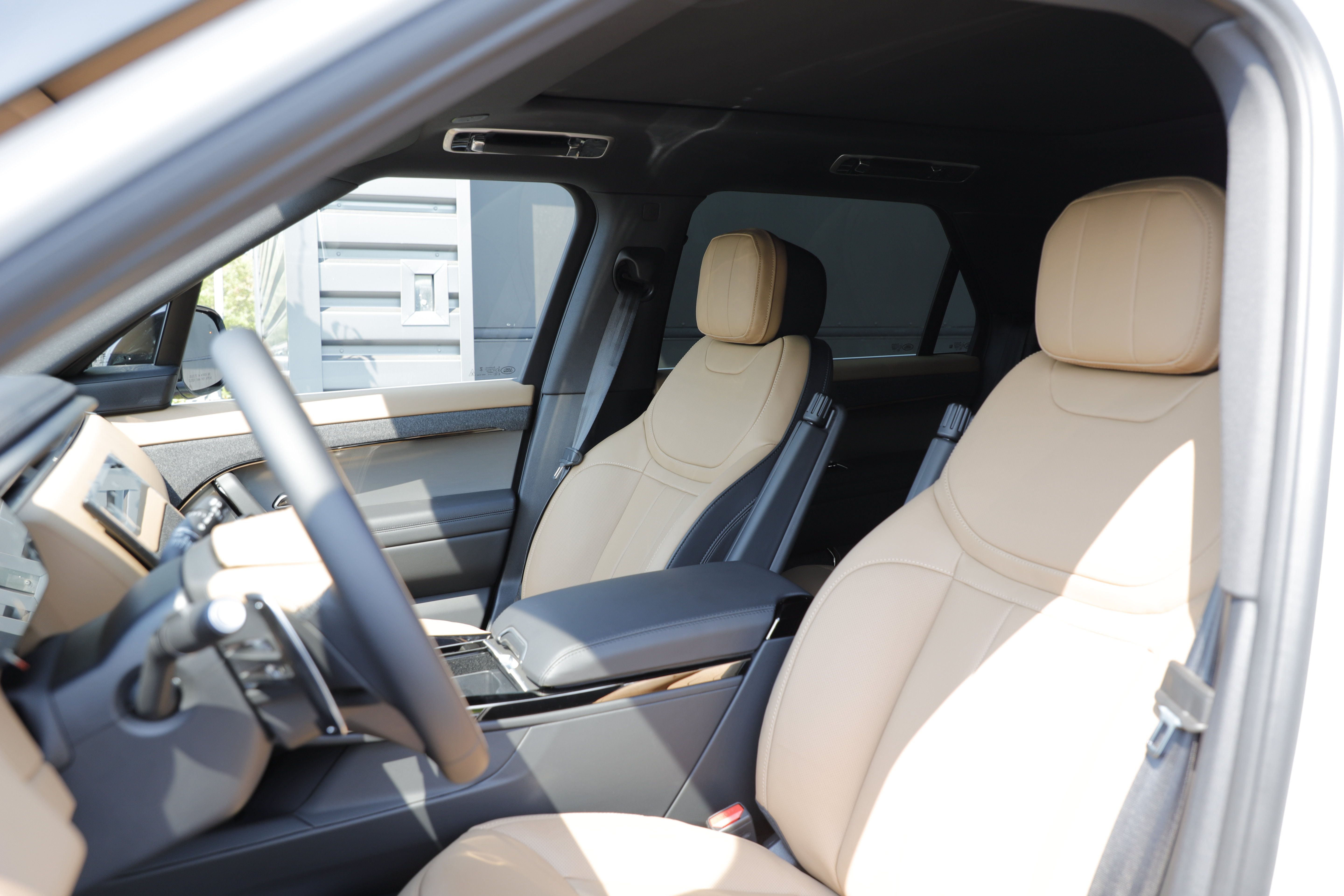New 2026 Land Rover Range Rover Sport Dynamic SE AWD/4WD image 16