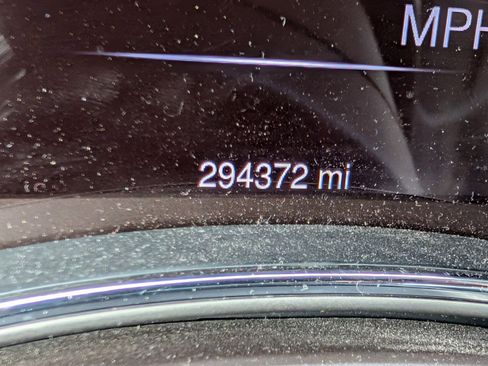 Used 2015 Jeep Grand Cherokee Overland image 9