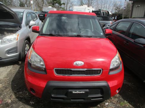 Used 2011 Kia Soul + w/ Audio Pkg image 2