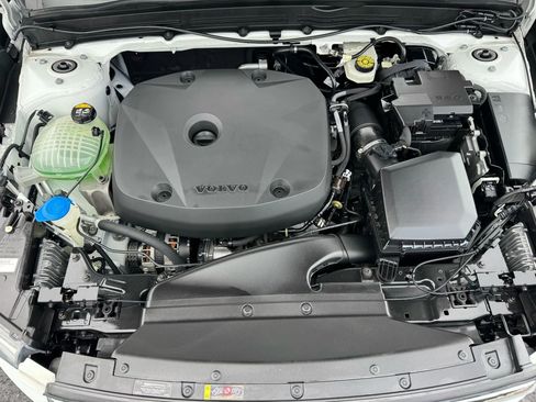 Used 2020 Volvo XC40 T5 Momentum w/ Protection Package Premier image 45