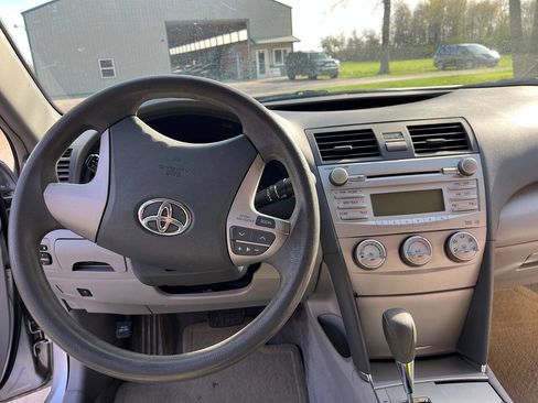 Used 2011 Toyota Camry LE FWD image 6