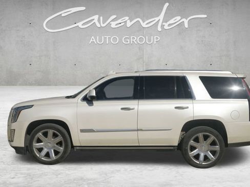 Used 2015 Cadillac Escalade Premium image 4