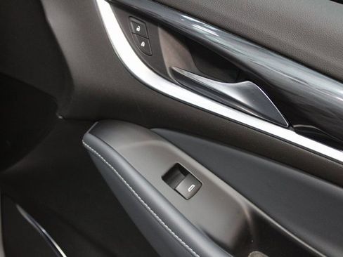 Used 2022 Buick Enclave Essence image 10