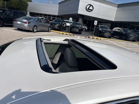 Used 2017 Lexus ES 350 w/ Premium Package FWD image 11