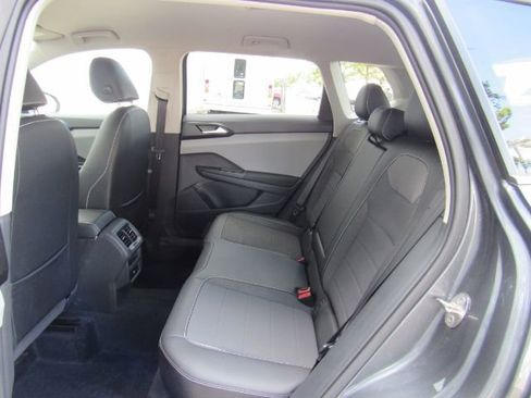 Used 2023 Volkswagen Taos SE image 16