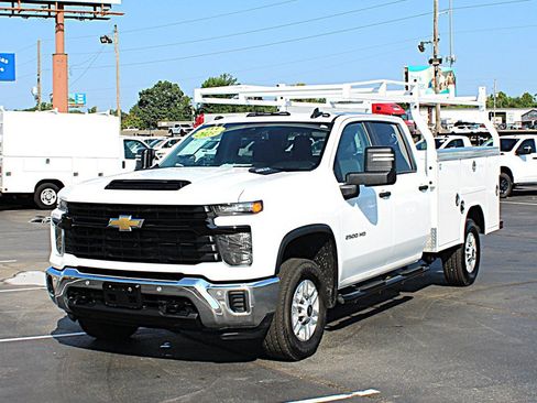 Used 2025 Chevrolet Silverado 2500 W/T w/ WT/CX Safety Package AWD/4WD image 2