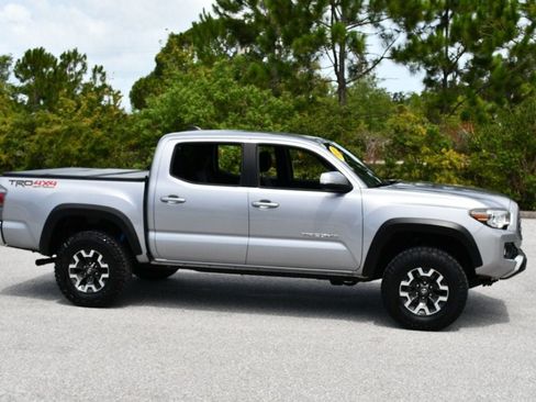 Used 2020 Toyota Tacoma TRD Off-Road AWD/4WD image 8