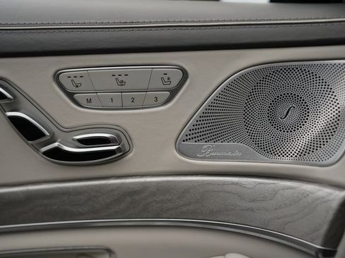 Used 2017 Mercedes-Benz S 550 Sedan image 37