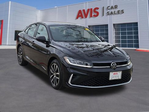 Used 2025 Volkswagen Jetta SE image 9