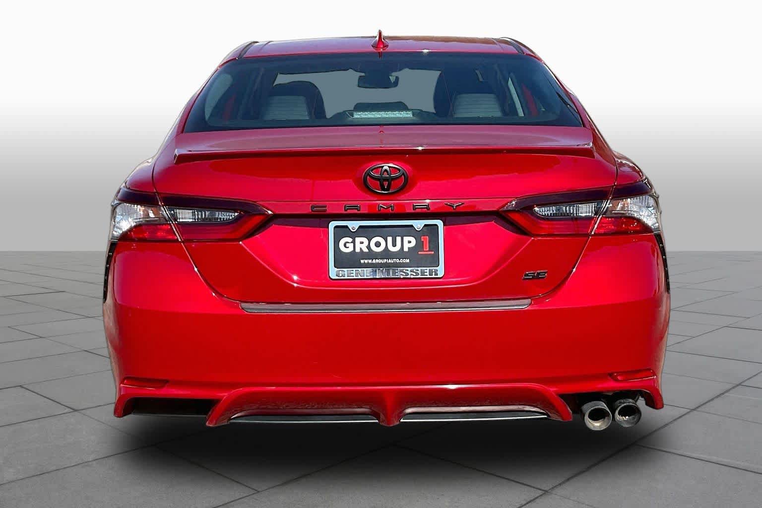 Used 2023 Toyota Camry SE FWD image 5