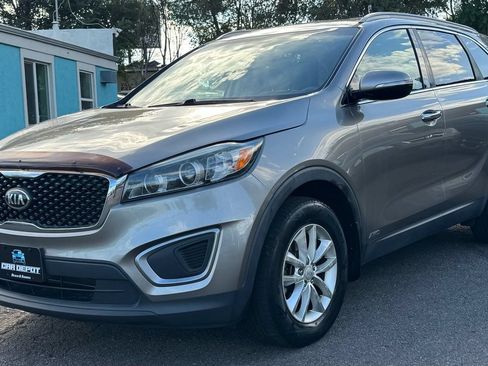 Used 2017 Kia Sorento AWD image 7