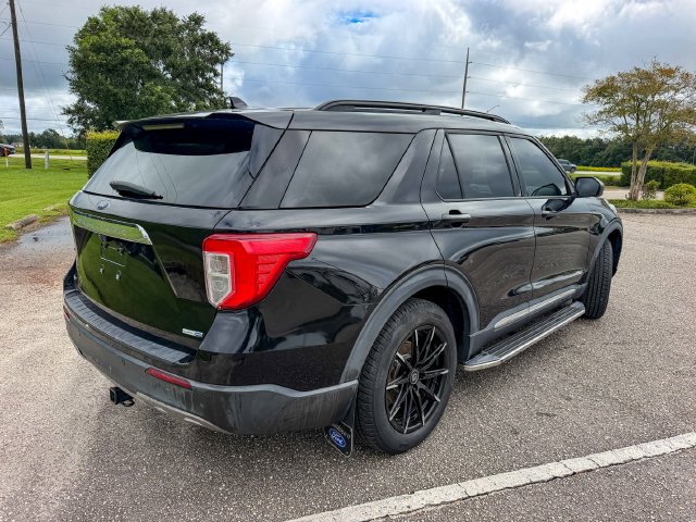 Used 2020 Ford Explorer XLT w/ Equipment Group 202A AWD/4WD image 3