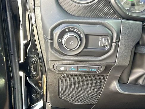 Used 2024 Jeep Wrangler Unlimited Rubicon 4xe image 30