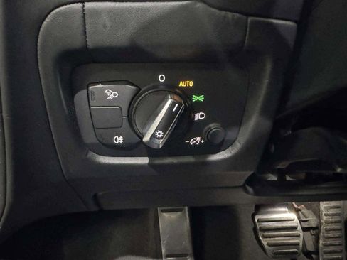 Used 2017 Audi R8 V10 w/ Carbon Exterior Package image 31