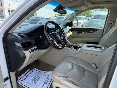 Used 2019 Cadillac Escalade ESV Premium Luxury AWD/4WD image 6