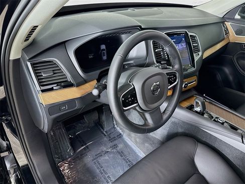 Certified 2025 Volvo XC90 B6 Plus w/ Protection Package Premier image 9