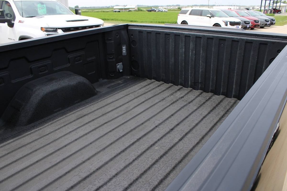 Used 2022 Chevrolet Silverado 1500 RST AWD/4WD image 9
