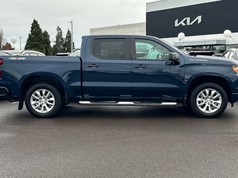 Used 2022 Chevrolet Silverado 1500 Custom image 3