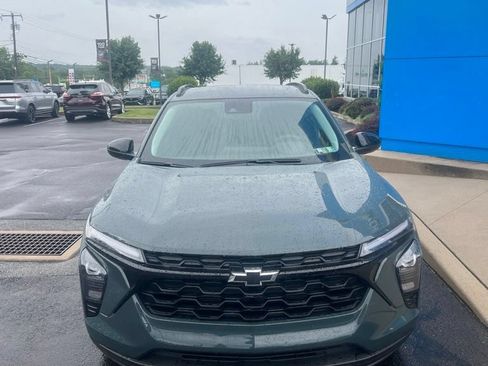 Certified 2026 Chevrolet Trax LT w/ Midnight Edition FWD image 2