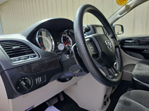 Used 2017 Dodge Grand Caravan SE w/ Power Window Group FWD image 16