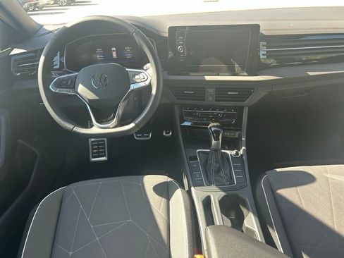 Used 2025 Volkswagen Jetta Sport image 9