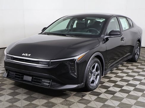 Used 2025 Kia K4 LXS image 6