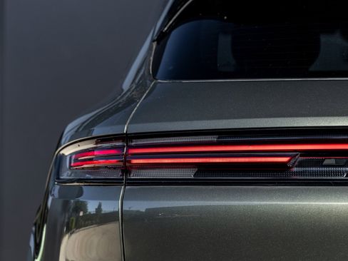 Used 2024 Porsche Cayenne Turbo image 6