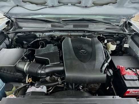 Certified 2020 Toyota Tacoma TRD Sport w/ TRD Premium Sport Package AWD/4WD image 10
