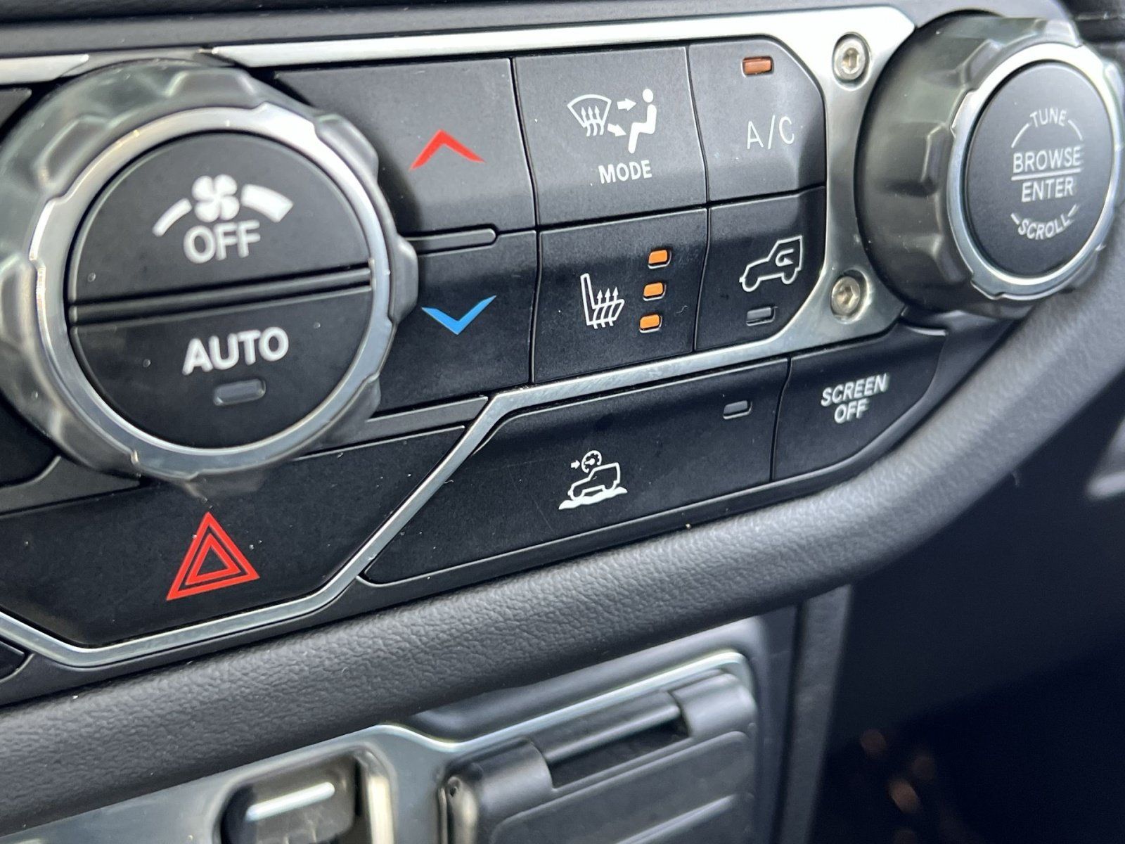 Used 2024 Jeep Wrangler Unlimited Sahara AWD/4WD image 42