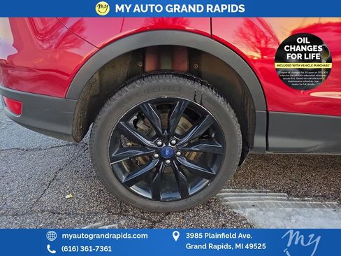 Used 2017 Ford Escape SE w/ SE Sport Appearance Package image 46
