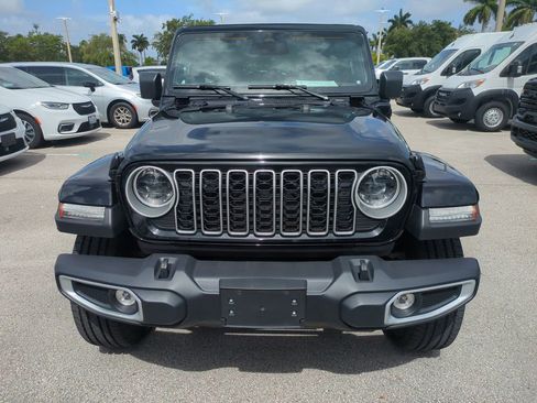 Used 2025 Jeep Wrangler Unlimited Sahara w/ Safety Group AWD/4WD image 4