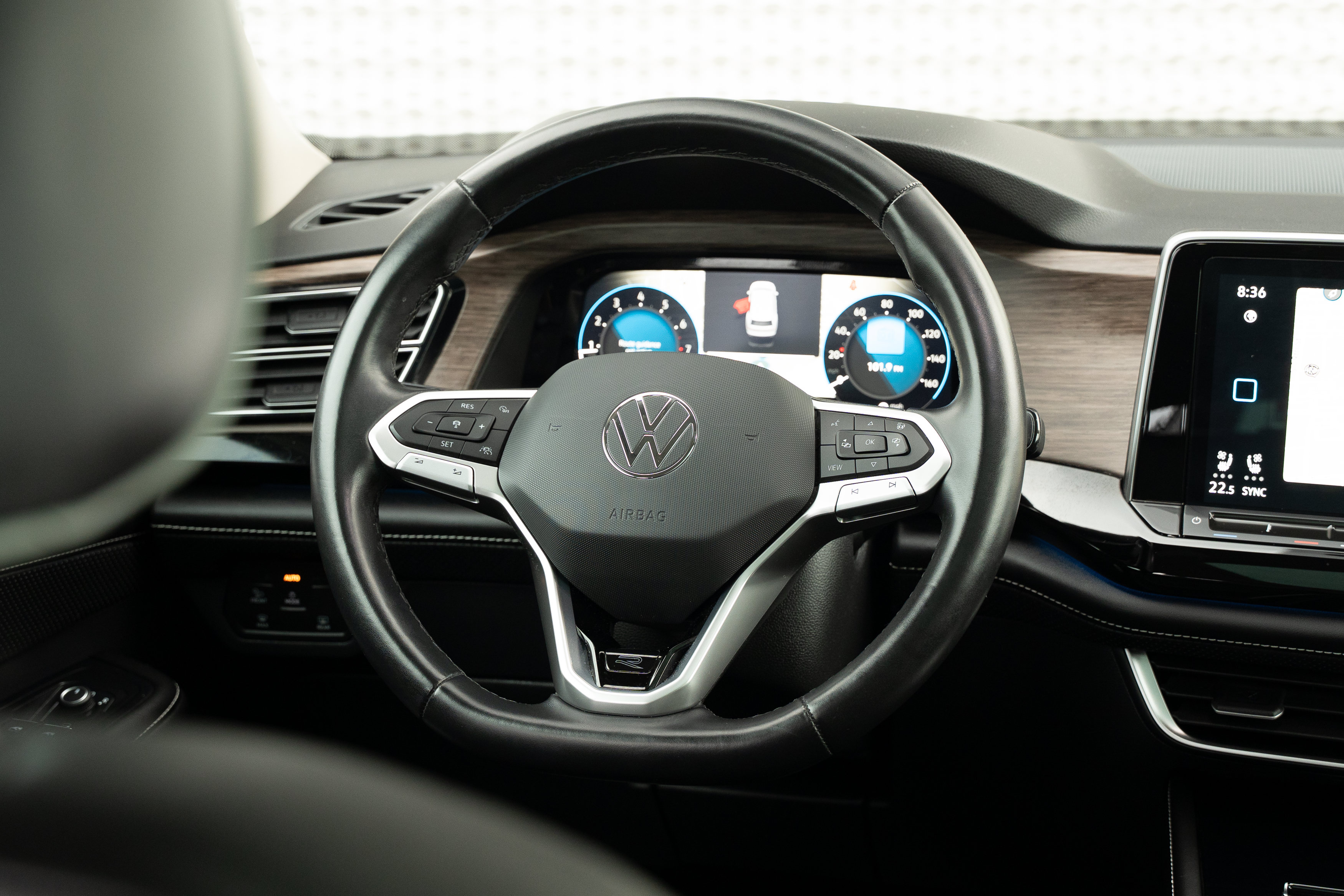 Used 2024 Volkswagen Atlas SEL Premium R-Line AWD/4WD image 9